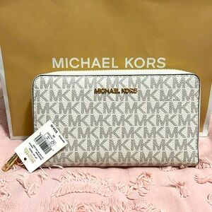 Michael Kors Jet Set Wallet
